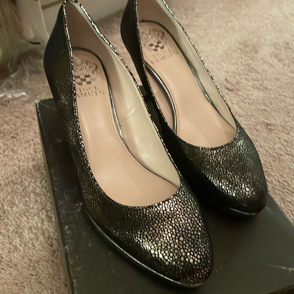 Vince Camuto RARE VO-desti 7.5